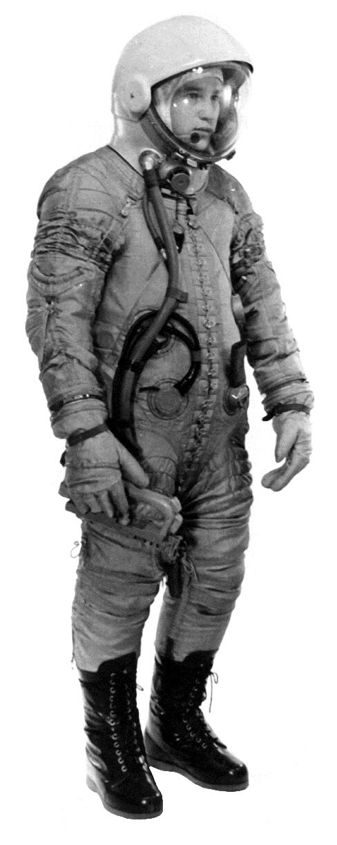 Гагарин в костюме космонавта