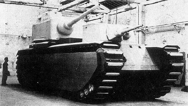 Очумелые ручки: картонная копия боевого танка в натуральную величину