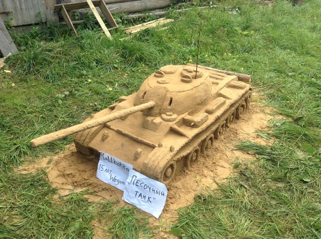 Сделать tanks. Самодельный танк из дерева. ИС 3 из дерева. Танк ИС 3 из дерева. Деревянный танк в натуральную величину.